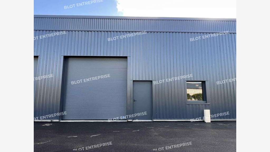 A louer ou vendre cellule 250m² à La Bouëxière