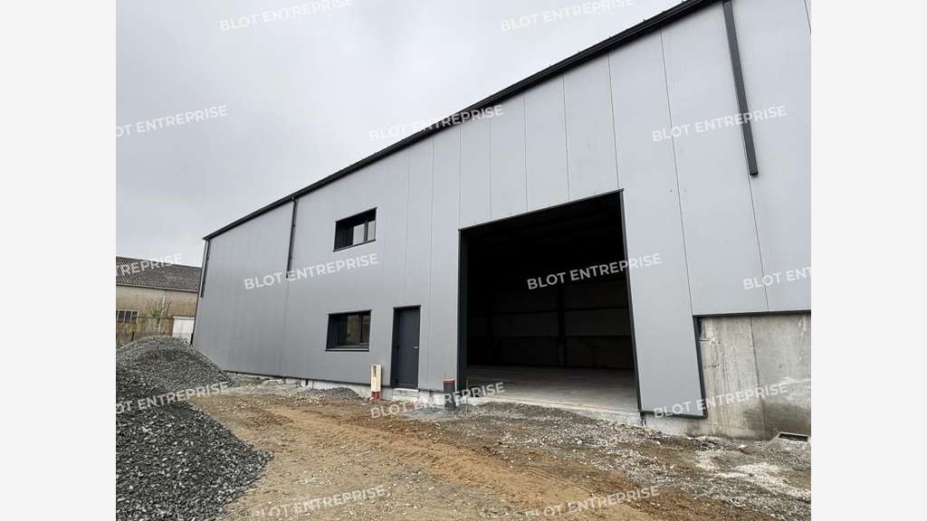 A vendre local d'activités 652m² au Loroux