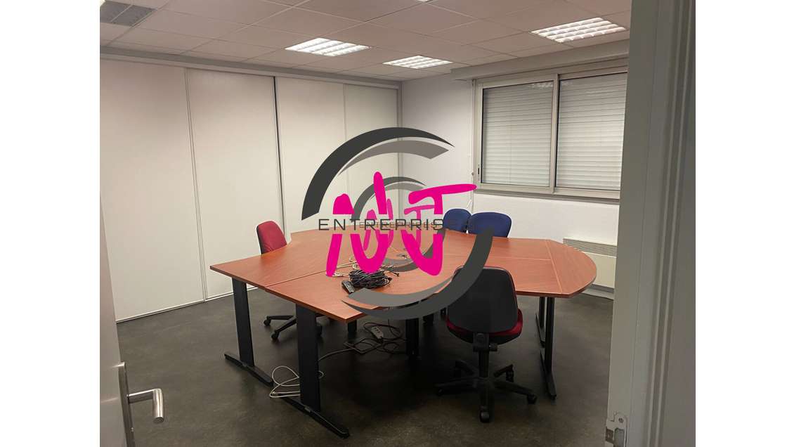 Local d'activité 5 pièces 145m² Les Ponts de Cé