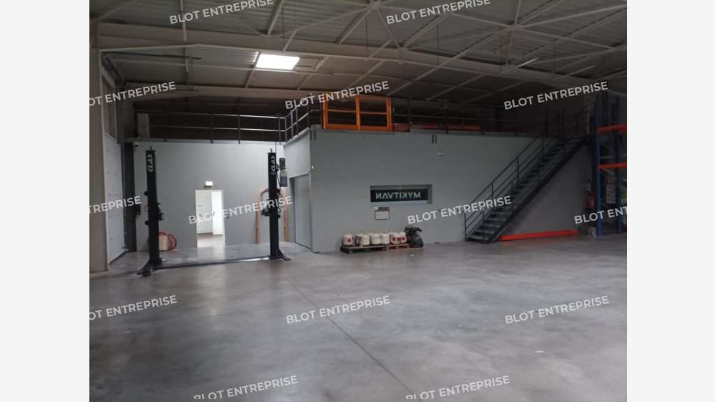 A vendre local d'activités de 810m² les Sorinieres