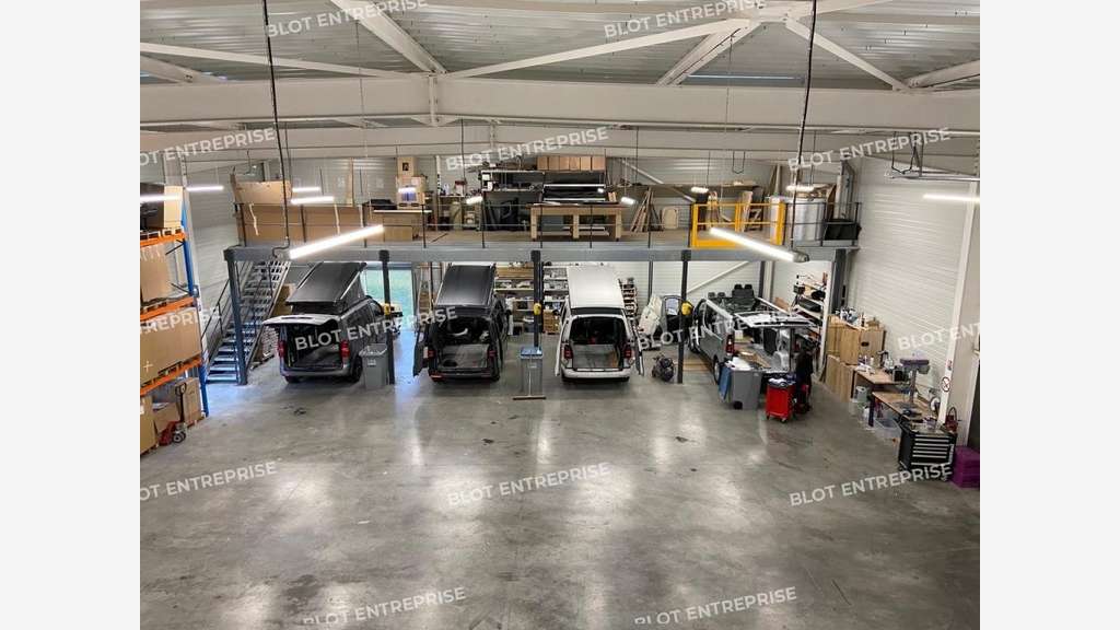 A vendre local d'activités de 810m² les Sorinieres