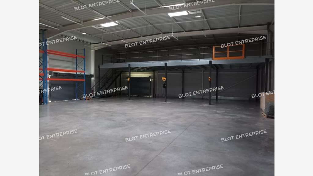 A vendre local d'activités de 810m² les Sorinieres