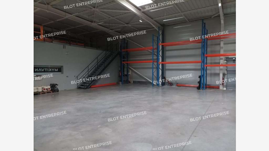 A vendre local d'activités de 810m² les Sorinieres