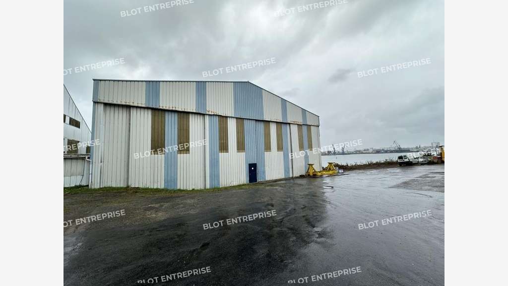 A vendre bâtiment d'activités 3150m² à Locmiquélic
