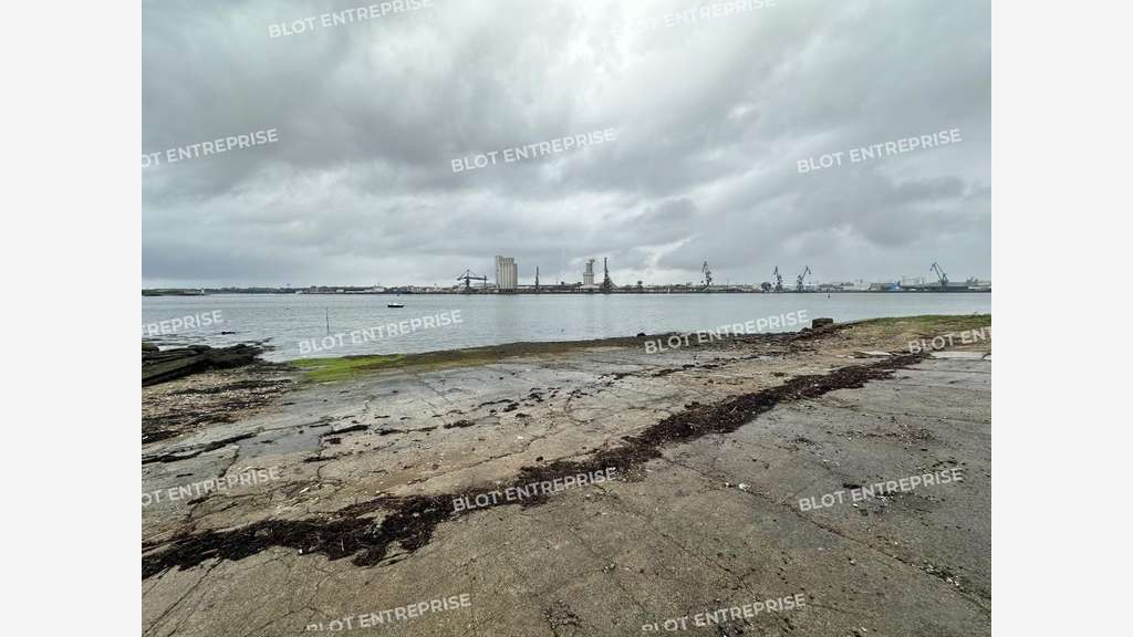 A vendre bâtiment d'activités 3150m² à Locmiquélic
