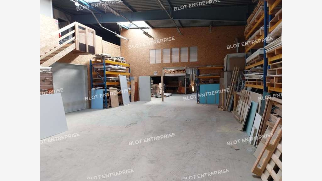 Vente locaux d'activités 1839m² à Nantes Chantenay