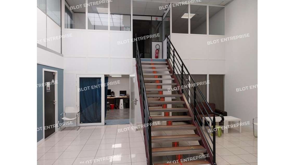 Vente locaux d'activités 1839m² à Nantes Chantenay
