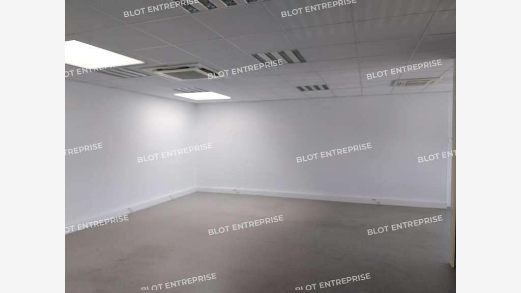 Vente locaux d'activités 1839m² à Nantes Chantenay