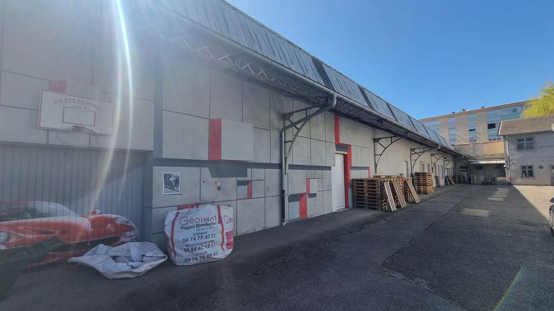 Vente local d'activité de 400m² à Oyonnax 