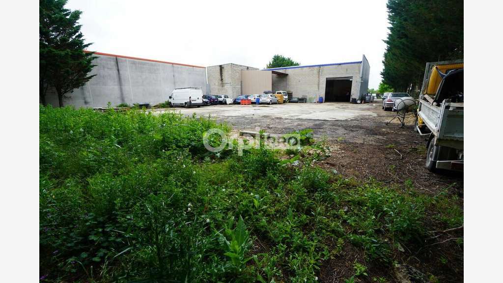 AV local d'activité 450m² à Saint Apollinaire