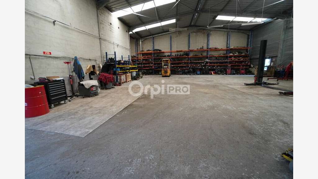 AV local d'activité 450m² à Saint Apollinaire
