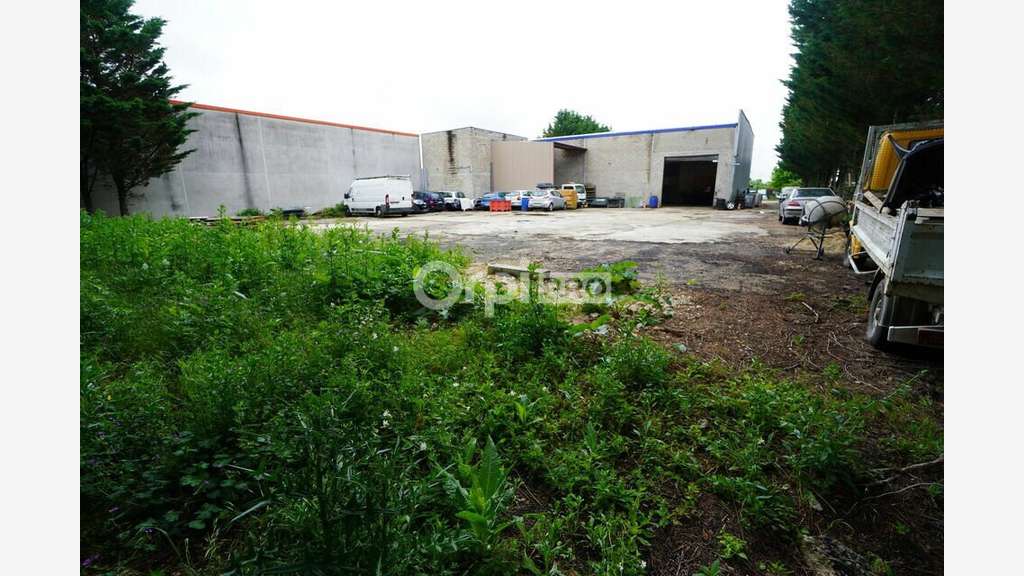 AV local d'activité 450m² à Saint Apollinaire