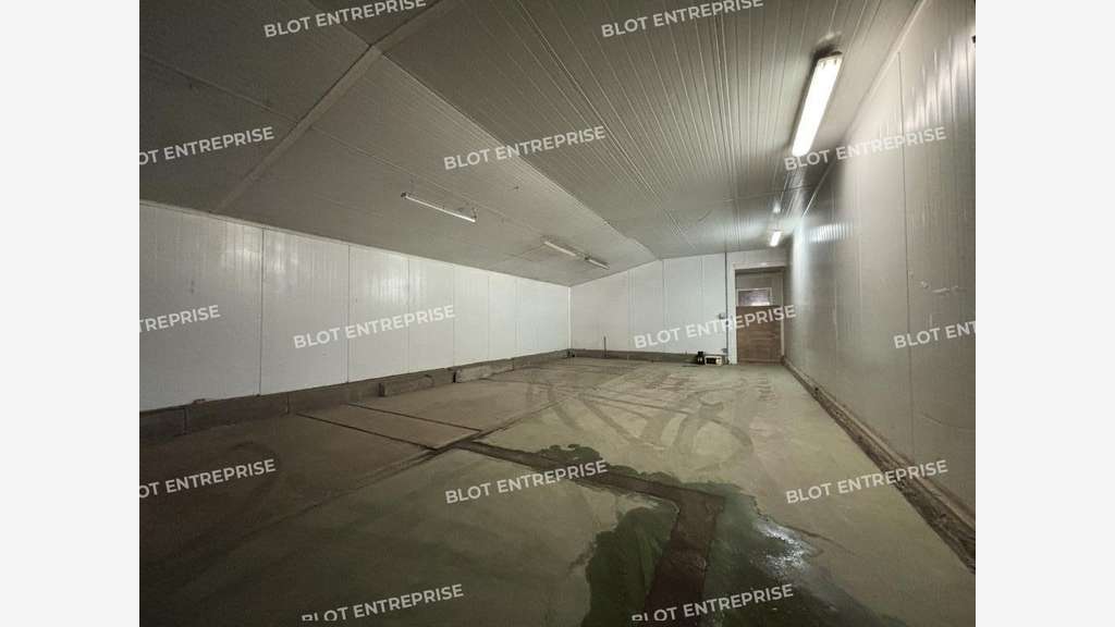 Vente locaux 1 673m² à Saint-Julien-de-Concelles