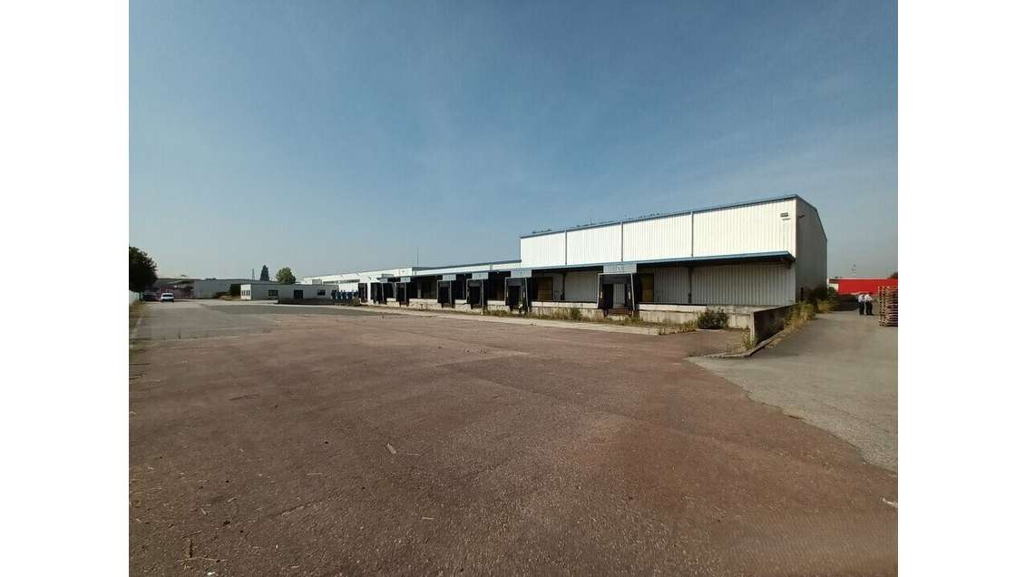 À louer entrepôt logistique 4 715m² à Sandouville