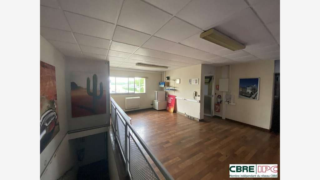 Vente entrepôt 2800m² sur 4231m² à Serres Castet