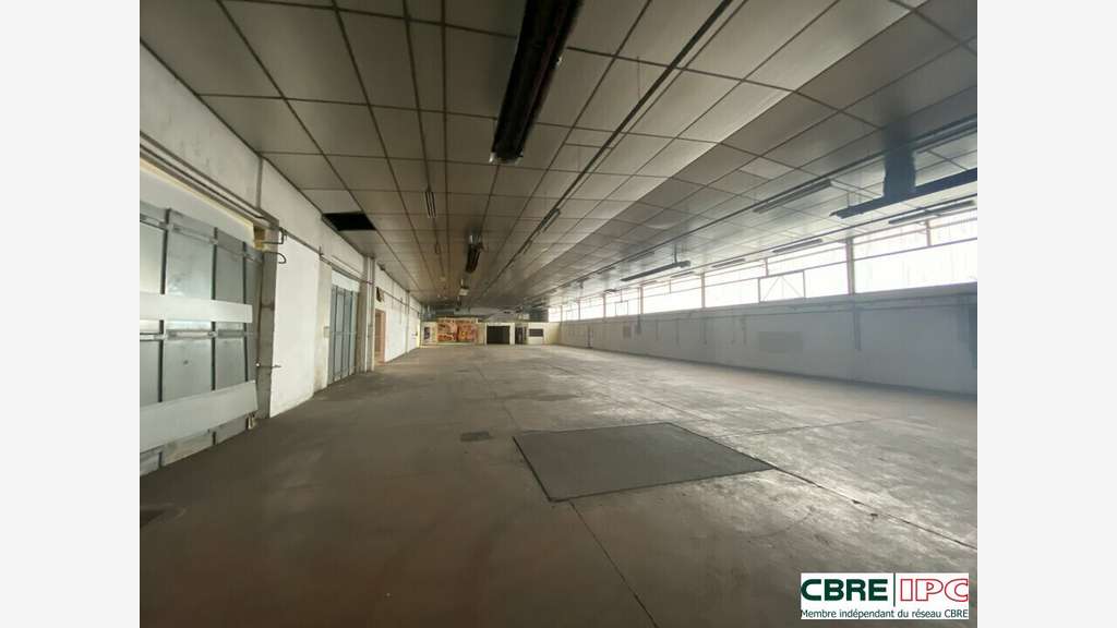 Vente entrepôt 2800m² sur 4231m² à Serres Castet