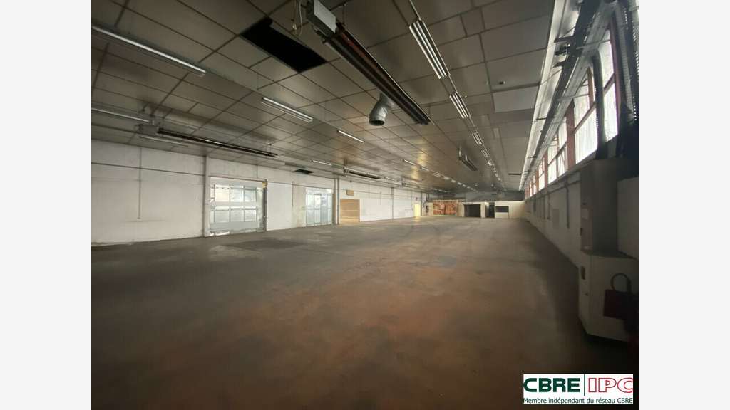Vente entrepôt 2800m² sur 4231m² à Serres Castet