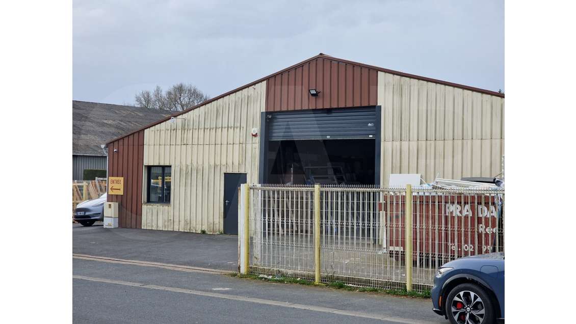 Vente local 600m² à Tinténiac zone de la Morandais