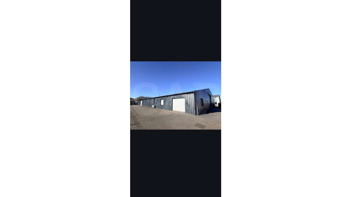 Vente local 600m² à Tinténiac zone de la Morandais