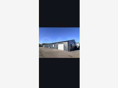 Vente local 600m² à Tinténiac zone de la Morandais