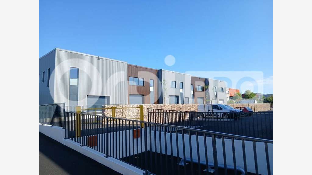 Vente local neuf 150m² à Vailhauquès ZAC Bel-Air