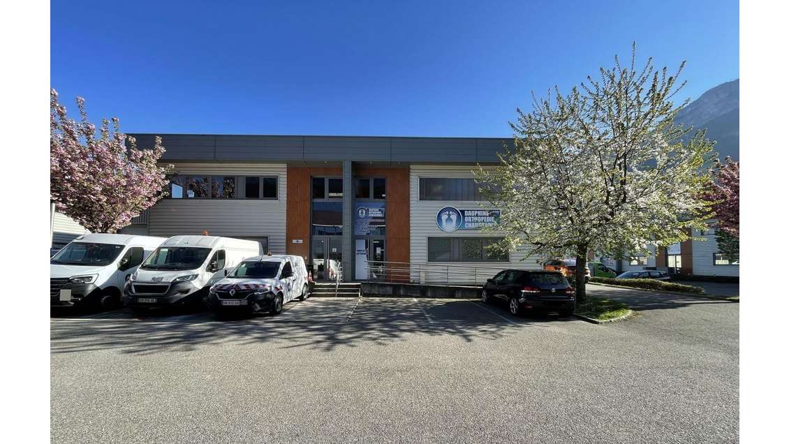 AV local d'activités moderne 394m² Veurey-Voroize