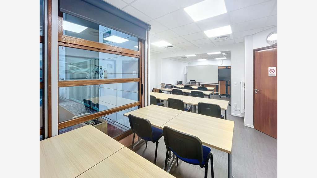 Vente local commercial 220m² ERP5 PMR à Paris 20e