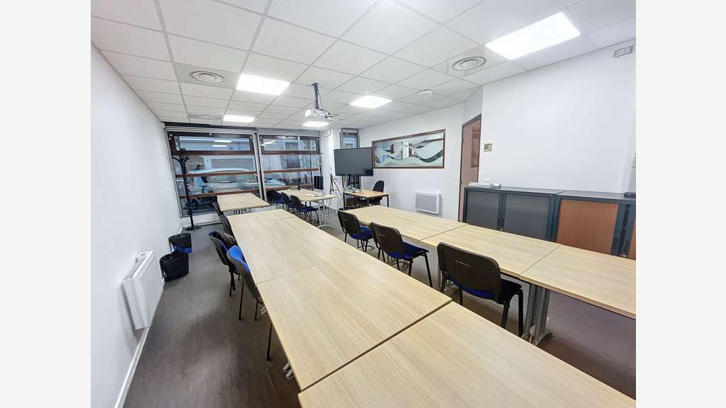Vente local commercial 220m² ERP5 PMR à Paris 20e