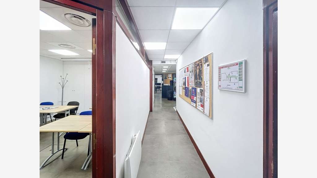 Vente local commercial 220m² ERP5 PMR à Paris 20e