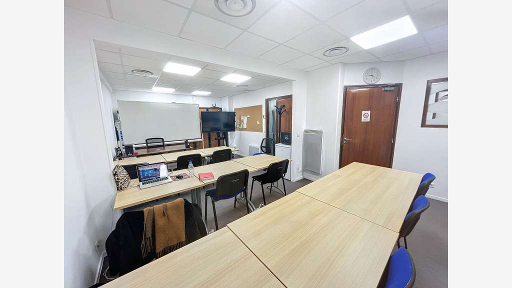 Vente local commercial 220m² ERP5 PMR à Paris 20e