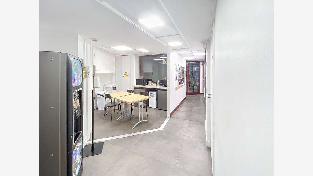 Vente local commercial 220m² ERP5 PMR à Paris 20e