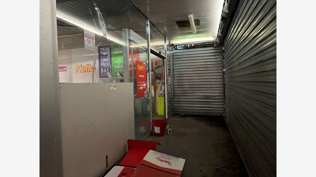 Vente murs ancien supermarché 950m² à Uzerche