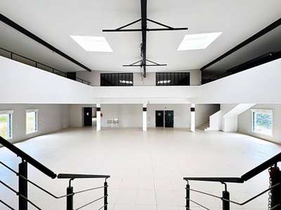 Ancien restaurant 100m² sortie d'autoroute A480