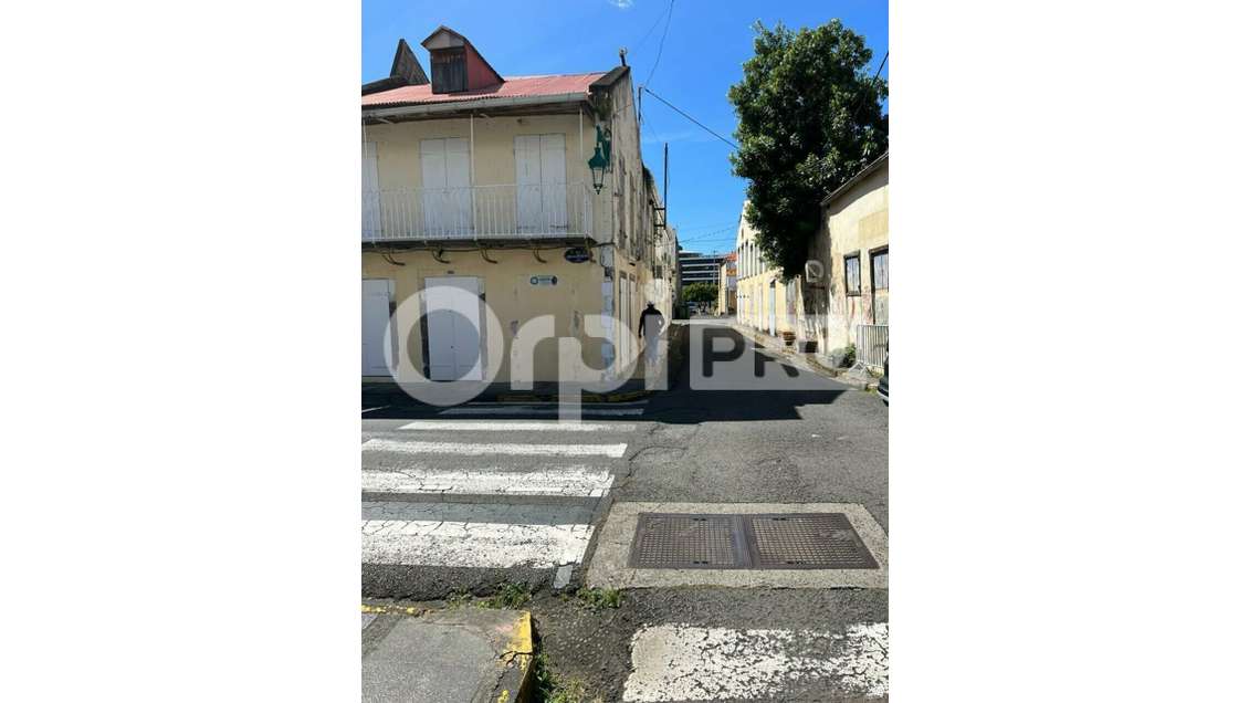 Vente immeuble commercial de 90m² à Basse Terre