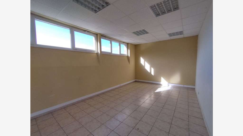 AV local commercial 130m² exterieur 119m² à Cahors