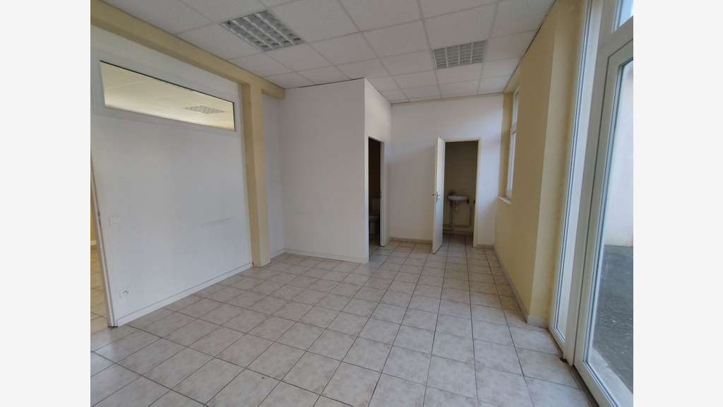 AV local commercial 130m² exterieur 119m² à Cahors