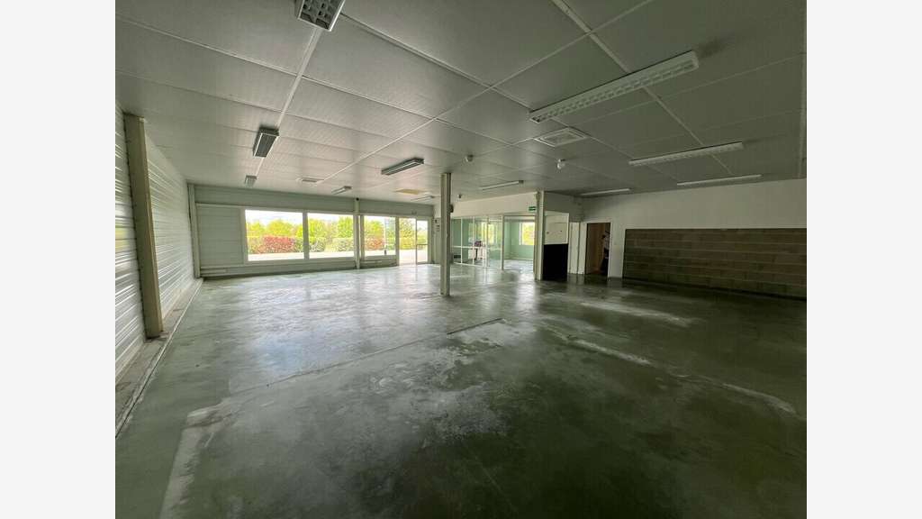 Local commercial 280m² à Chasseneuil-sur-Bonnieure