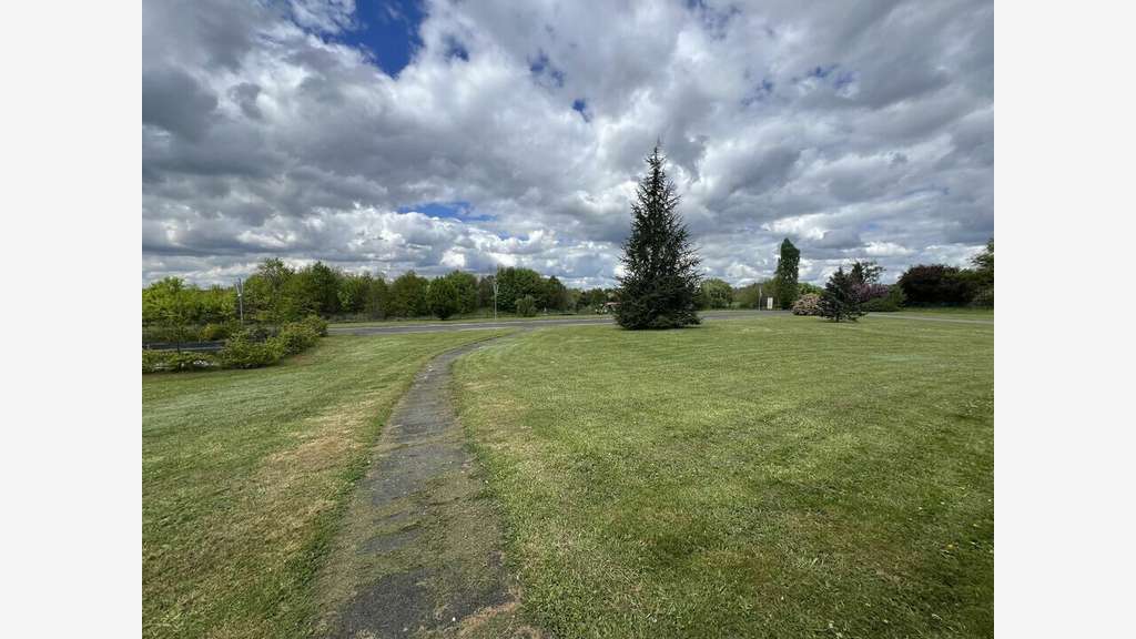 Local commercial 280m² à Chasseneuil-sur-Bonnieure