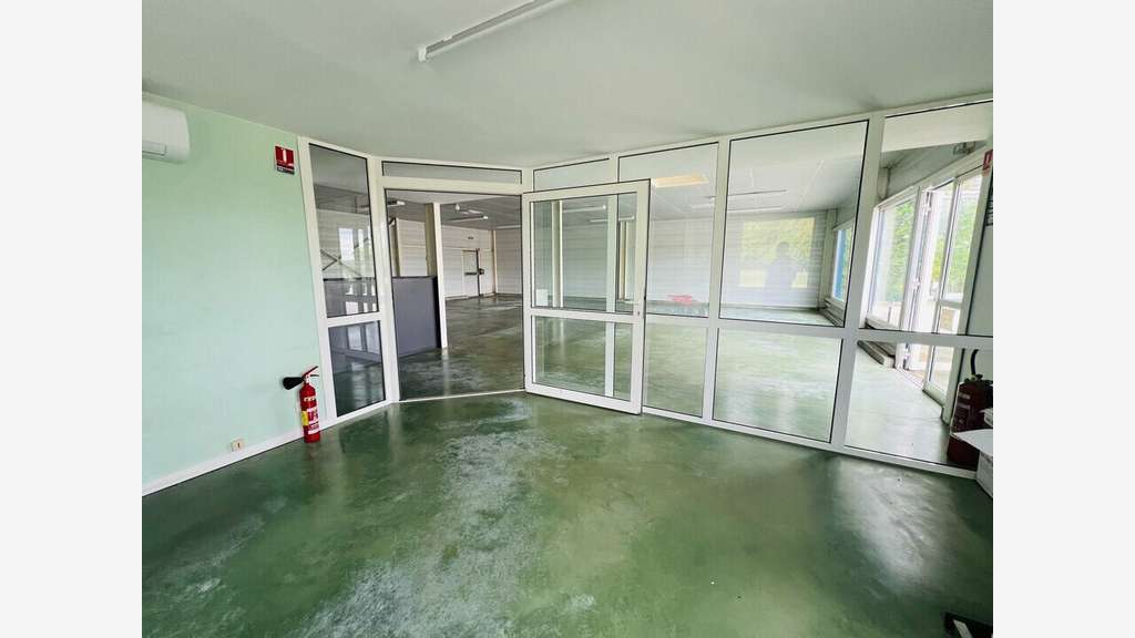 Local commercial 280m² à Chasseneuil-sur-Bonnieure