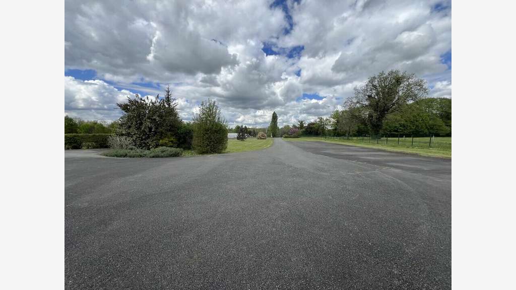 Local commercial 280m² à Chasseneuil-sur-Bonnieure