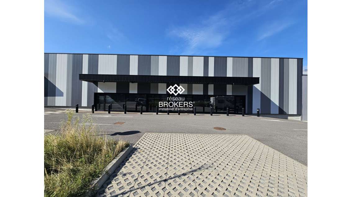 A saisir superbes locaux commerciaux à Faverges