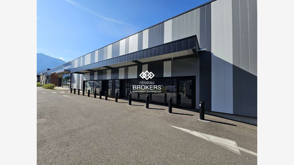 A saisir superbes locaux commerciaux à Faverges