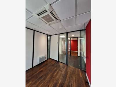 Locaux 197m² à vendre ou à louer à Fréjus
