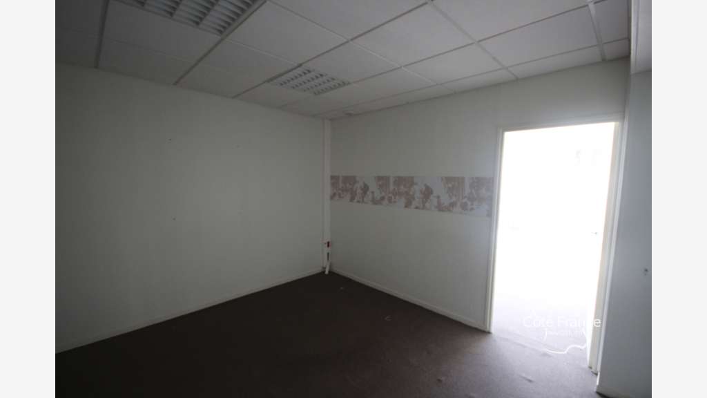 Vente grand local commercial de 218m² à Fumay