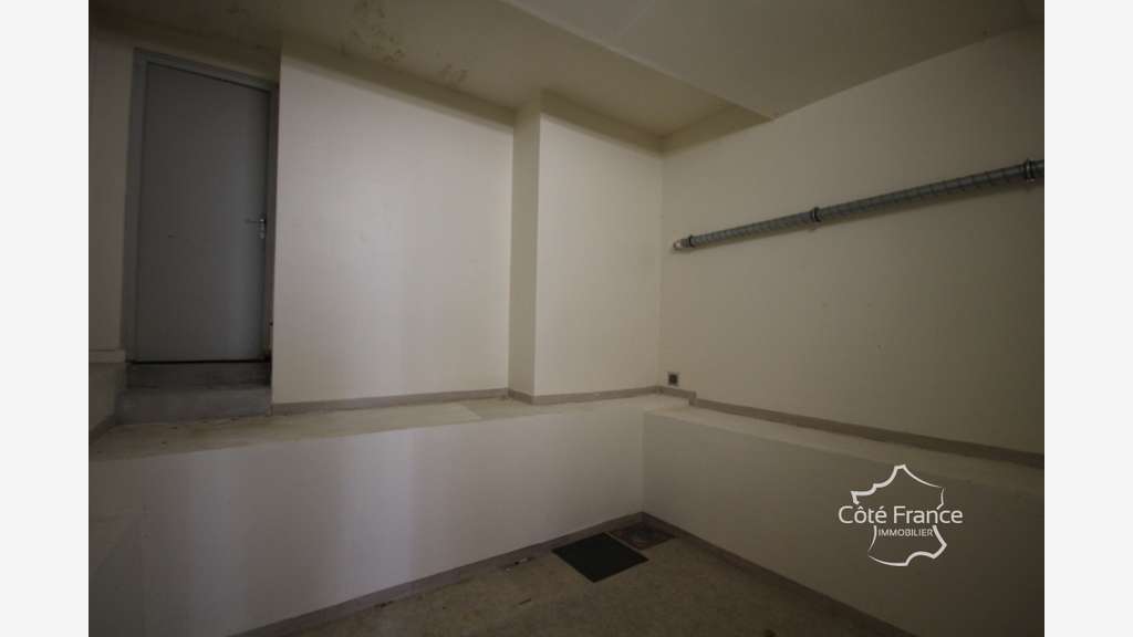 Vente grand local commercial de 218m² à Fumay