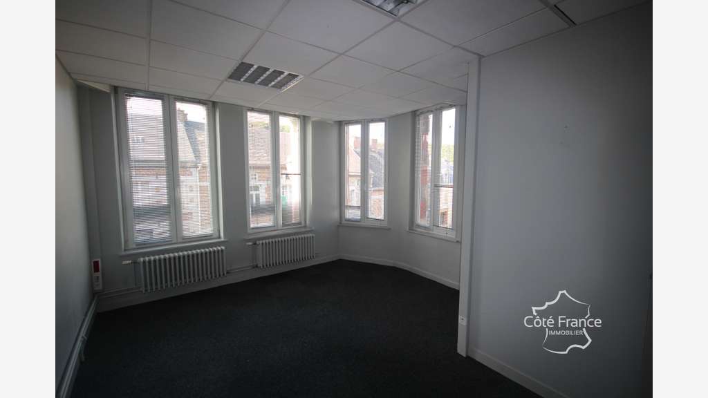 Vente grand local commercial de 218m² à Fumay