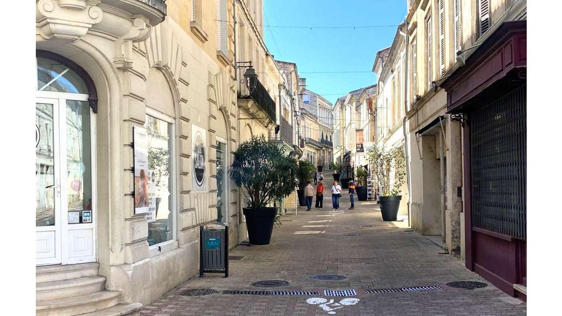 Vente local commercial de 80m² à Jonzac centre