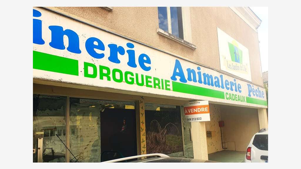 Vente beau local centre ville de l'Ile Bouchard, 