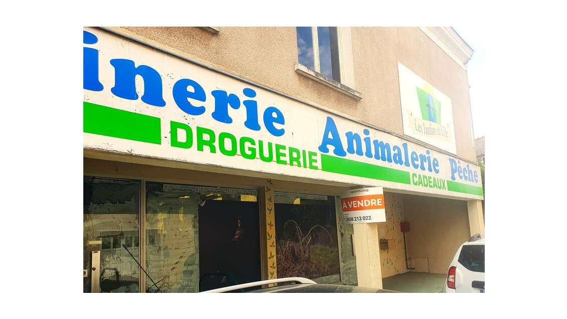 Vente beau local centre ville de l'Ile Bouchard, 