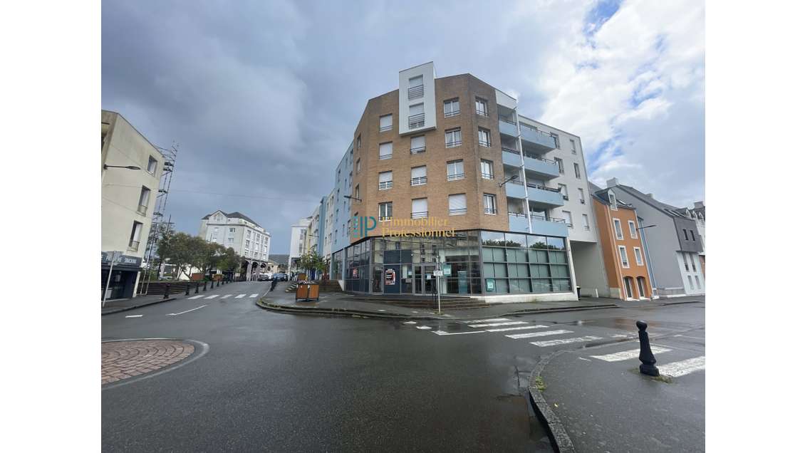 A vendre local commercial 164m² d'angle à Lanester